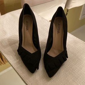 Black stiletto pumps in size 8